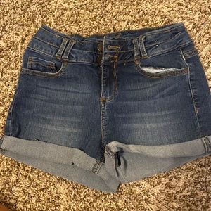 Blue spice denim shorts